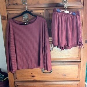 Listicle Women’s Maroon Top and Short Set Size Large NWT